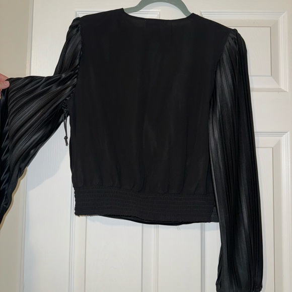 Japna Tops Pleated Black V-Neck Top - Picture 2 of 3